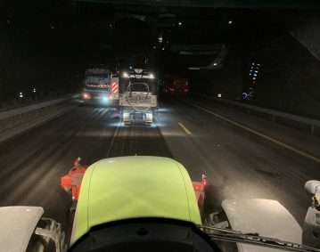 Travaux de goudronnage de route de nuit sur Montauban.